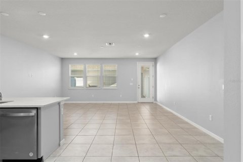 Townhouse in ISLES OF LAKE NONA in Orlando, Florida 4 bedrooms, 168.06 sq.m. № 2391553 - photo 8