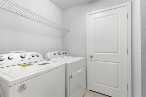 Townhouse in ISLES OF LAKE NONA in Orlando, Florida 4 bedrooms, 168.06 sq.m. № 2391553 - photo 20