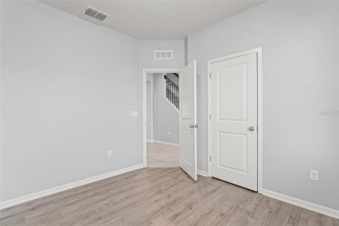 Townhouse in ISLES OF LAKE NONA in Orlando, Florida 4 bedrooms, 168.06 sq.m. № 2391553 - photo 7