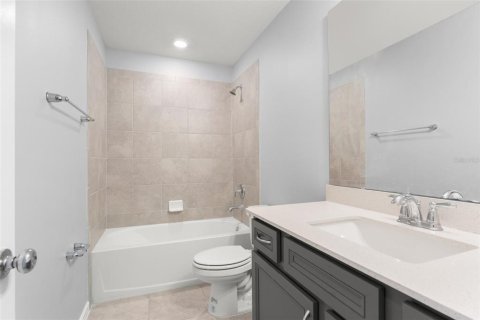 Townhouse in ISLES OF LAKE NONA in Orlando, Florida 4 bedrooms, 168.06 sq.m. № 2391553 - photo 26