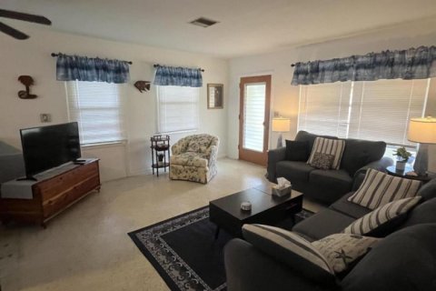 House in Jensen Beach, Florida 2 bedrooms, 72.46 sq.m. № 2191771 - photo 5