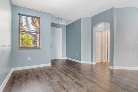 Adosado en venta en Doral, Florida, 3 dormitorios, 157 m2 № 2026044 - foto 16