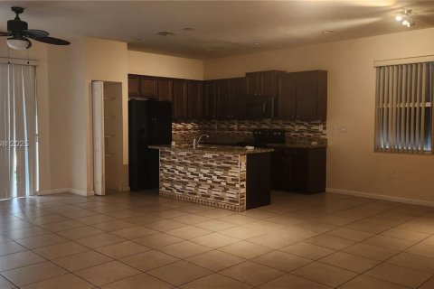 House in Miami, Florida 4 bedrooms, 170.66 sq.m. № 1806027 - photo 4