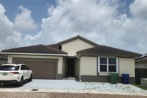 House in Miami, Florida 4 bedrooms, 170.66 sq.m. № 1806027 - photo 1