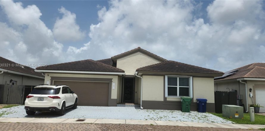 House in Miami, Florida 4 bedrooms, 170.66 sq.m. № 1806027