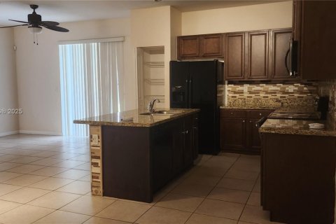 House in Miami, Florida 4 bedrooms, 170.66 sq.m. № 1806027 - photo 5