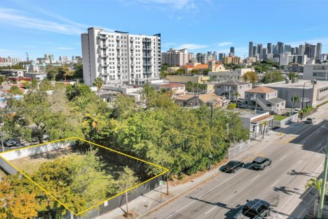 Propiedad comercial en Miami, Florida № 2080090