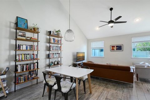 Adosado en venta en Sarasota, Florida, 3 dormitorios, 182.27 m2 № 2195300 - foto 7