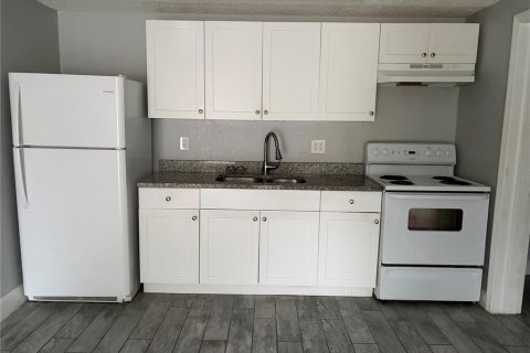Apartment in Plant City, Florida 1 bedroom, 78.97 sq.m. № 2198651 - photo 4