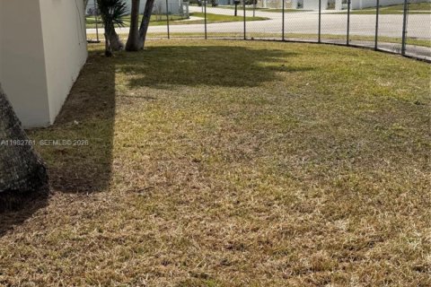 Купить виллу или дом в Хомстед, Флорида 3 спальни, 92.9м2, № 2046535 - фото 17