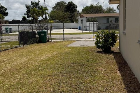 Купить виллу или дом в Хомстед, Флорида 3 спальни, 92.9м2, № 2046535 - фото 16