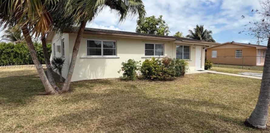 Дом в Хомстед, Флорида 3 спальни, 92.9м2 № 2046535