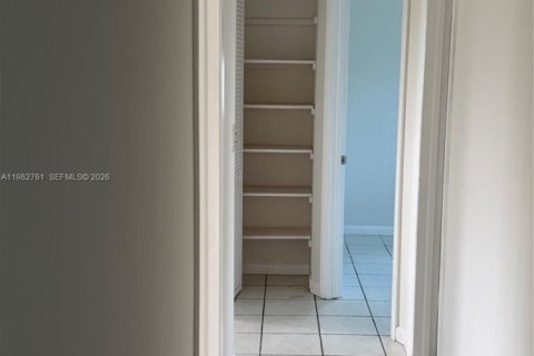 Купить виллу или дом в Хомстед, Флорида 3 спальни, 92.9м2, № 2046535 - фото 13