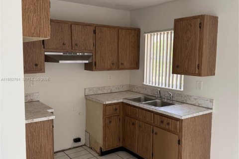 Купить виллу или дом в Хомстед, Флорида 3 спальни, 92.9м2, № 2046535 - фото 8