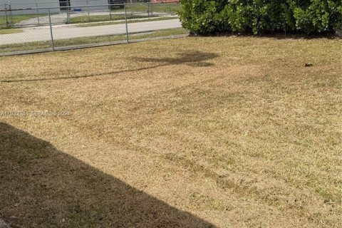 Купить виллу или дом в Хомстед, Флорида 3 спальни, 92.9м2, № 2046535 - фото 15