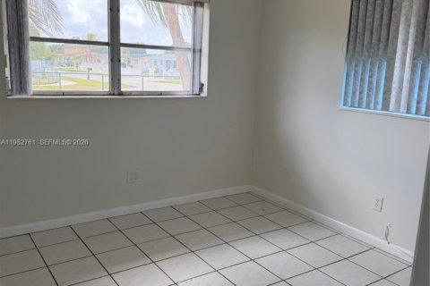 Купить виллу или дом в Хомстед, Флорида 3 спальни, 92.9м2, № 2046535 - фото 12