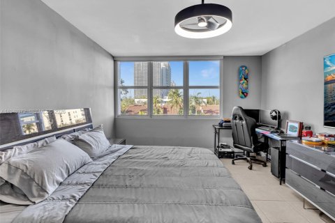 Condominio en venta en North Miami Beach, Florida, 1 dormitorio, 91.97 m2 № 2089215 - foto 19