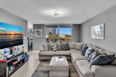 Condominio en venta en North Miami Beach, Florida, 1 dormitorio, 91.97 m2 № 2089215 - foto 8