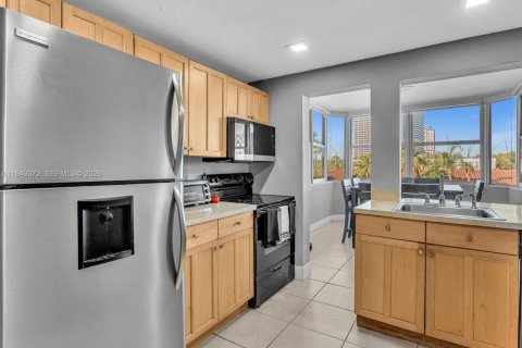 Condominio en venta en North Miami Beach, Florida, 1 dormitorio, 91.97 m2 № 2089215 - foto 14