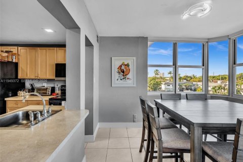 Condominio en venta en North Miami Beach, Florida, 1 dormitorio, 91.97 m2 № 2089215 - foto 16