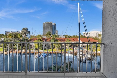 Condominio en venta en North Miami Beach, Florida, 1 dormitorio, 91.97 m2 № 2089215 - foto 10