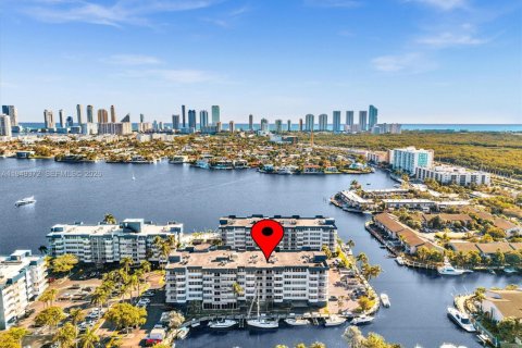 Condominio en venta en North Miami Beach, Florida, 1 dormitorio, 91.97 m2 № 2089215 - foto 2