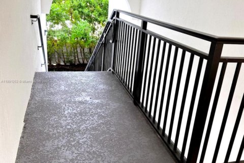 Condominio en venta en Miami, Florida, 3 dormitorios, 137.59 m2 № 1944958 - foto 2