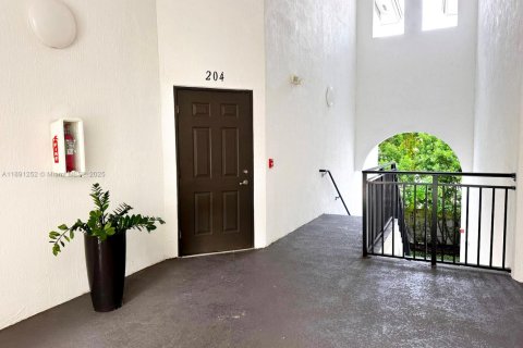 Condominio en venta en Miami, Florida, 3 dormitorios, 137.59 m2 № 1944958 - foto 3