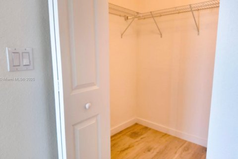 Condominio en venta en Miami, Florida, 3 dormitorios, 137.59 m2 № 1944958 - foto 14