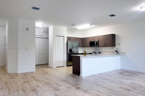 Condominio en venta en Miami, Florida, 3 dormitorios, 137.59 m2 № 1944958 - foto 4