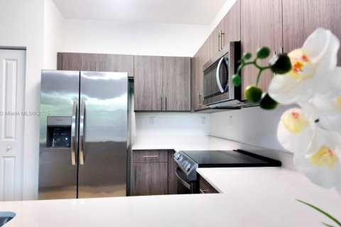 Condominio en venta en Miami, Florida, 3 dormitorios, 137.59 m2 № 1944958 - foto 8