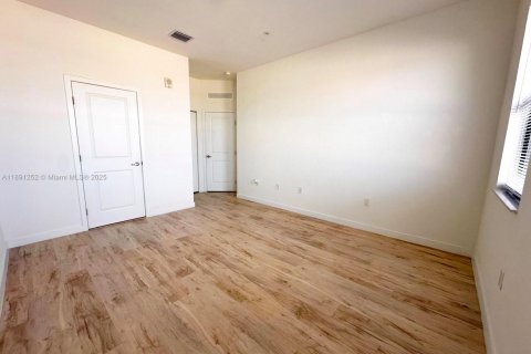 Condominio en venta en Miami, Florida, 3 dormitorios, 137.59 m2 № 1944958 - foto 17