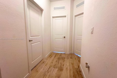 Condominio en venta en Miami, Florida, 3 dormitorios, 137.59 m2 № 1944958 - foto 12