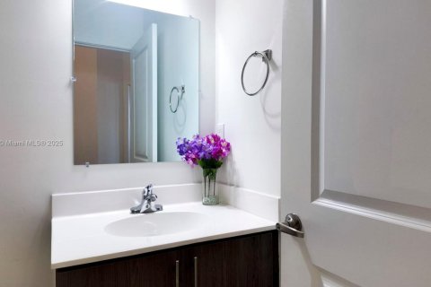 Condominio en venta en Miami, Florida, 3 dormitorios, 137.59 m2 № 1944958 - foto 18
