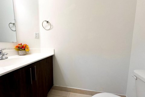 Condominio en venta en Miami, Florida, 3 dormitorios, 137.59 m2 № 1944958 - foto 15