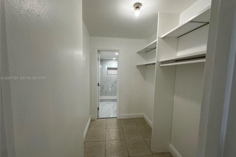 Copropriété à louer à North Miami, Floride: 1 chambre, 66.33 m2 № 2290068 - photo 11