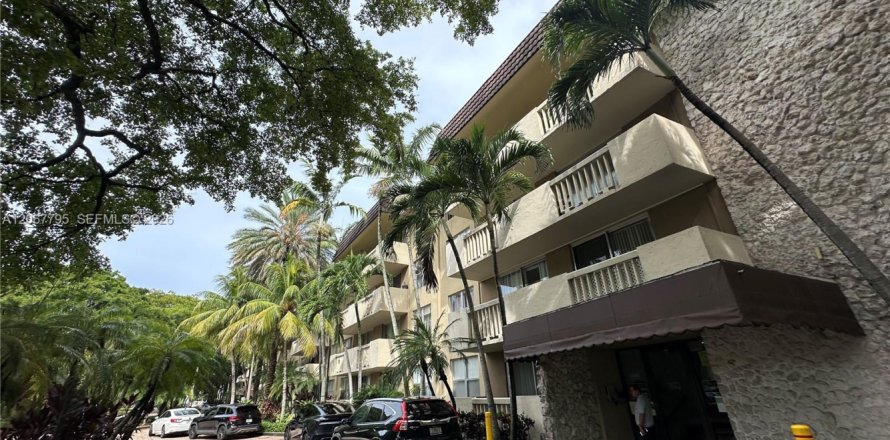Condo à North Miami, Floride, 1 chambre  № 2290068