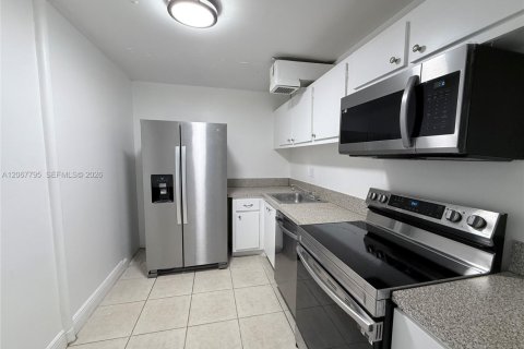 Copropriété à louer à North Miami, Floride: 1 chambre, 66.33 m2 № 2290068 - photo 4
