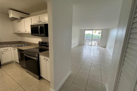 Copropriété à louer à North Miami, Floride: 1 chambre, 66.33 m2 № 2290068 - photo 3