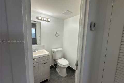 Copropriété à louer à North Miami, Floride: 1 chambre, 66.33 m2 № 2290068 - photo 12