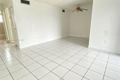 Copropriété à louer à Hialeah, Floride: 1 chambre, 58.06 m2 № 1957773 - photo 7