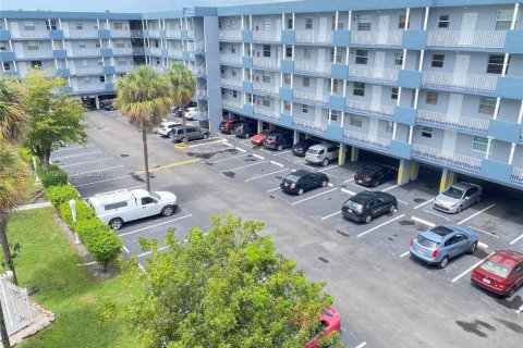 Copropriété à louer à Hialeah, Floride: 1 chambre, 58.06 m2 № 1957773 - photo 2