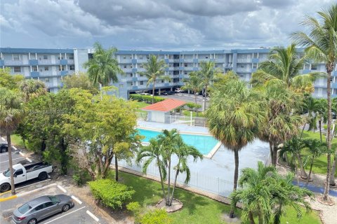Copropriété à louer à Hialeah, Floride: 1 chambre, 58.06 m2 № 1957773 - photo 4