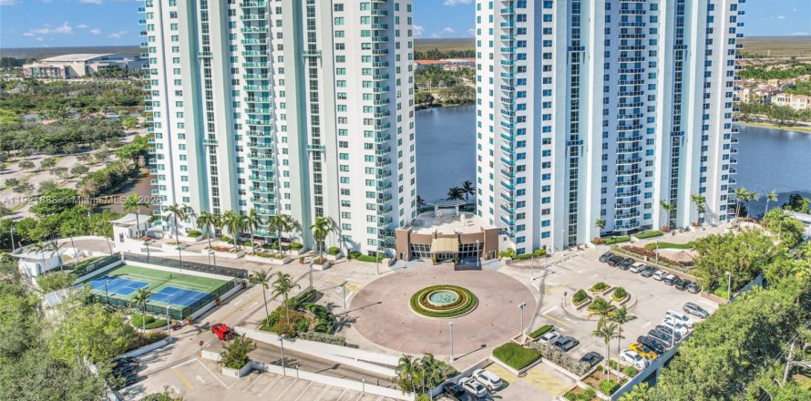 Condo à Sunrise, Floride, 2 chambres  № 1975811