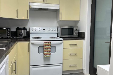 Appartement à louer à Hallandale Beach, Floride: 1 chambre, 92.53 m2 № 1984725 - photo 11