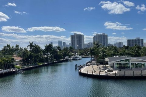 Appartement à Hallandale Beach, Floride 1 chambre, 92.53 m2 № 1984725