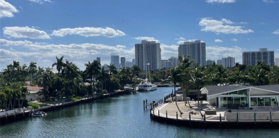 Appartement à Hallandale Beach, Floride 1 chambre, 92.53 m2 № 1984725