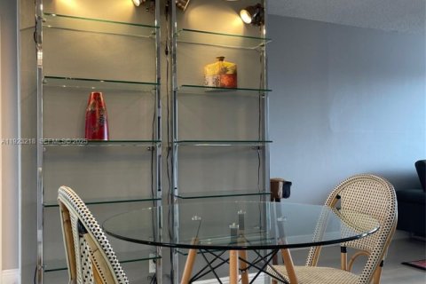 Appartement à louer à Hallandale Beach, Floride: 1 chambre, 92.53 m2 № 1984725 - photo 3