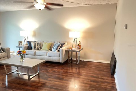 Condo in Altamonte Springs, Florida, 2 bedrooms  № 2098822 - photo 9