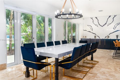 House in Dania Beach, Florida 7 bedrooms, 432 sq.m. № 2012145 - photo 7